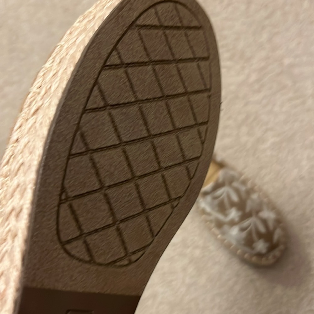 NWT Joie slip on floral shoes color-tan/white.🤎🤍 - Picture 3 of 7